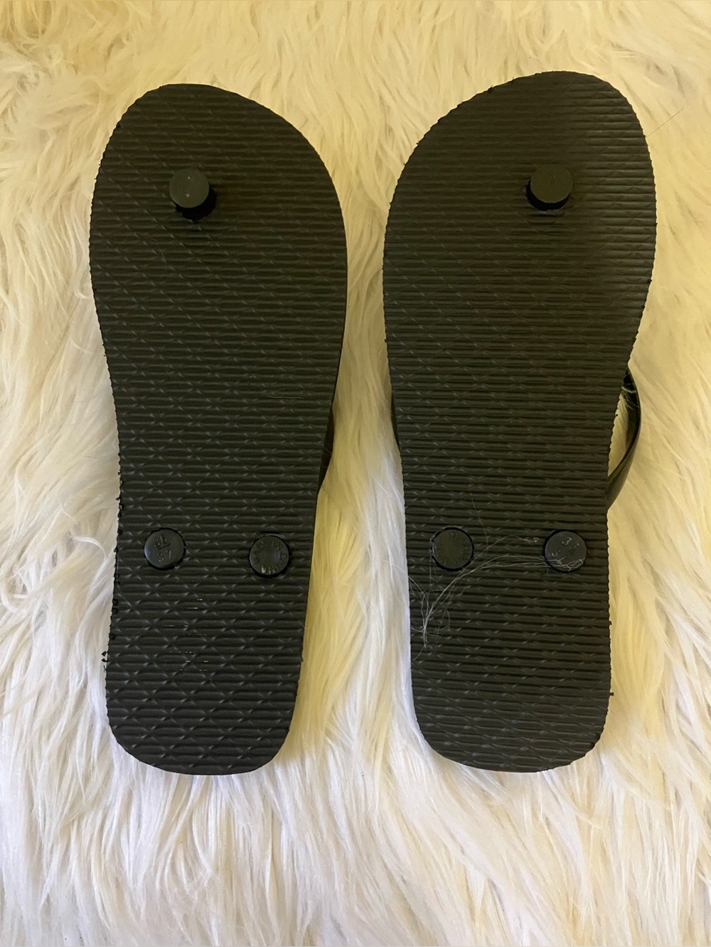 FLIP FLOPS NWOT - Picture 2 of 3